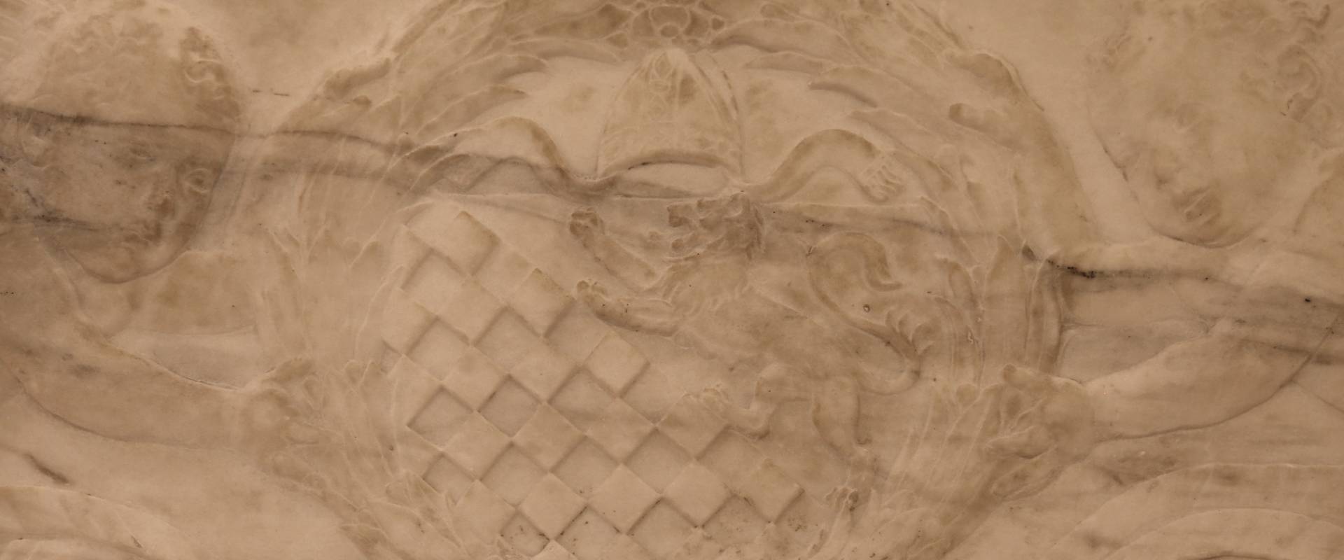 Antonio rossellino, sarcofago del beato marcolino amanni, 1458, da s. giacomo in s. domenico a forlì, 17 stemma rucellai foto di Sailko